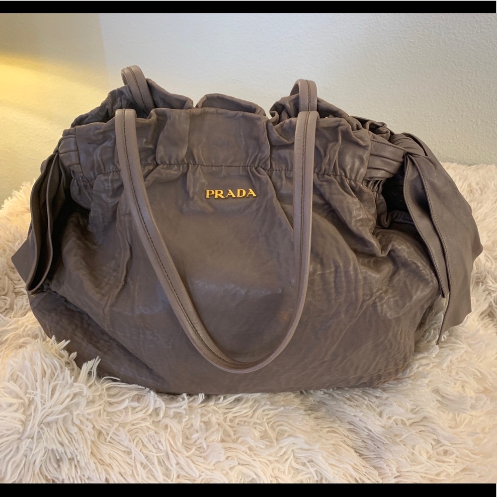 💯 AUTH 🎄 PRADA Gorgeous Soft Lambskin Bag 🎁